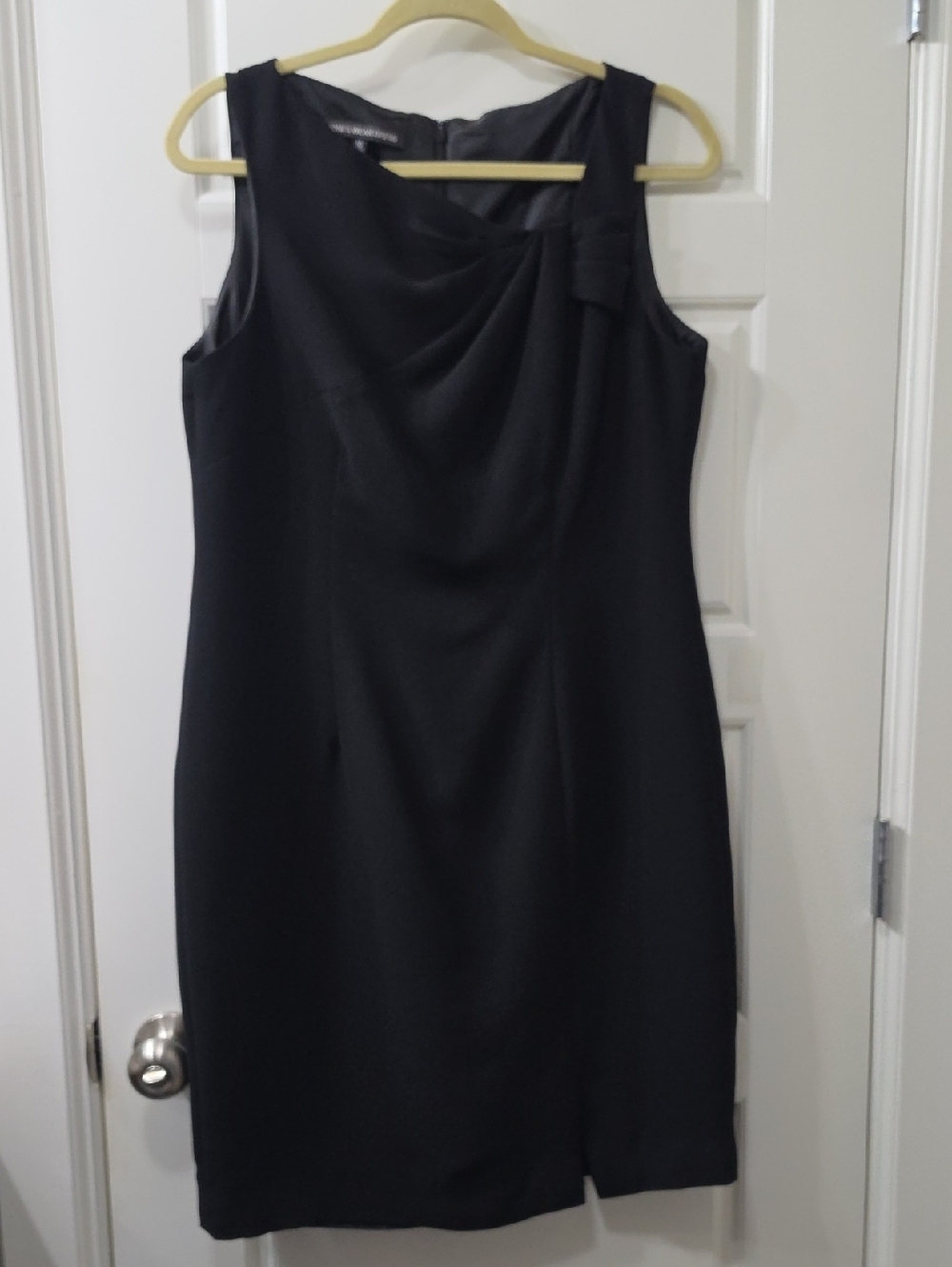 Jones Wear Classic Black Sleeveless Sheath Dress — Size 10